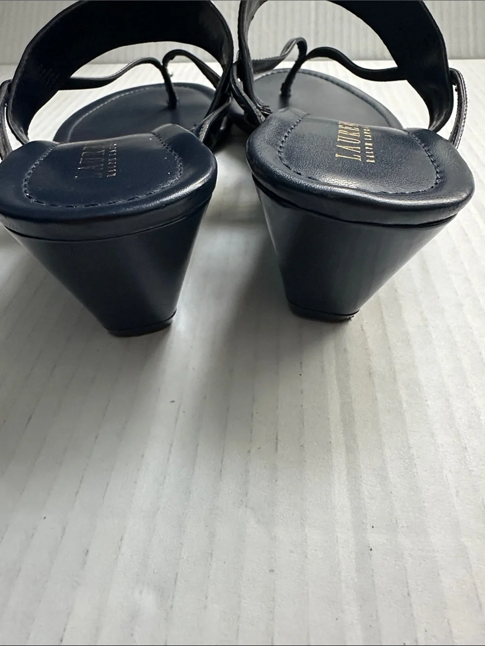 Lauren Ralph Lauren Navy Patent Thong Wedge  Sandals with Gold Accent Sz 9.5 B